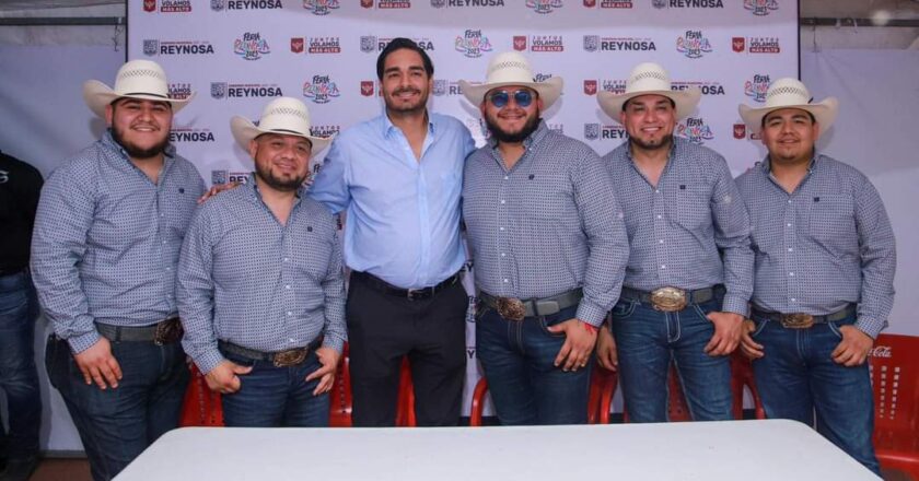 Presentó Carlos Peña Ortiz al Grupo Secretto en la Feria de Reynosa