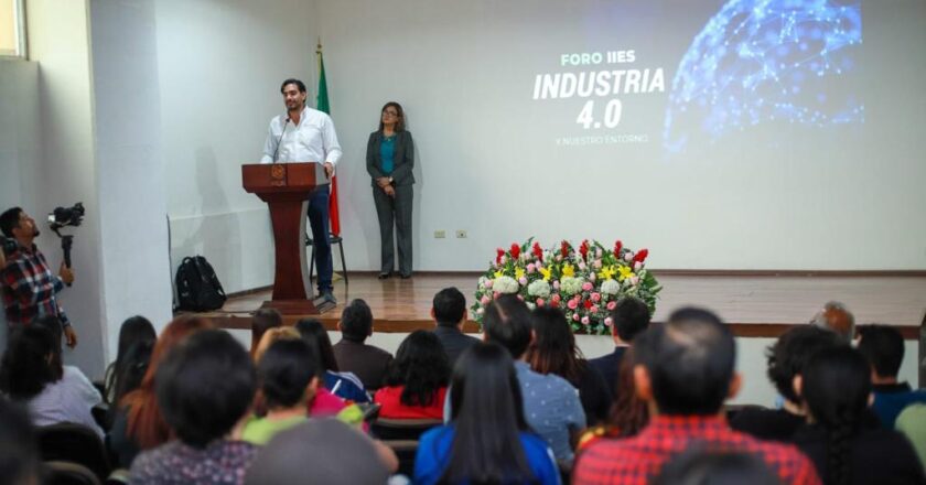 Propuso Alcalde a estudiantes continuar con su preparación para mejorar a Reynosa