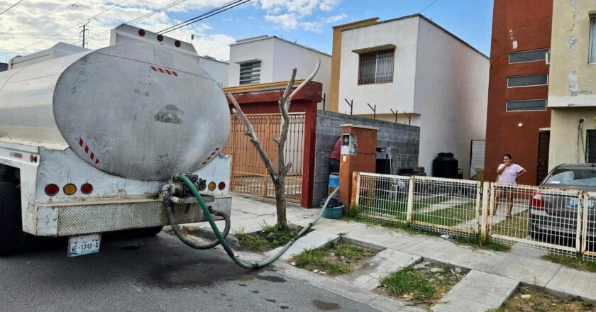 Lleva pipas de agua Gobierno Municipal a familias de Reynosa