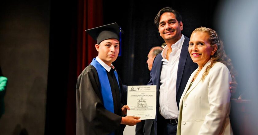 Atestiguó Alcalde de Reynosa graduación de alumnos de la UT, Generación 2020-2023