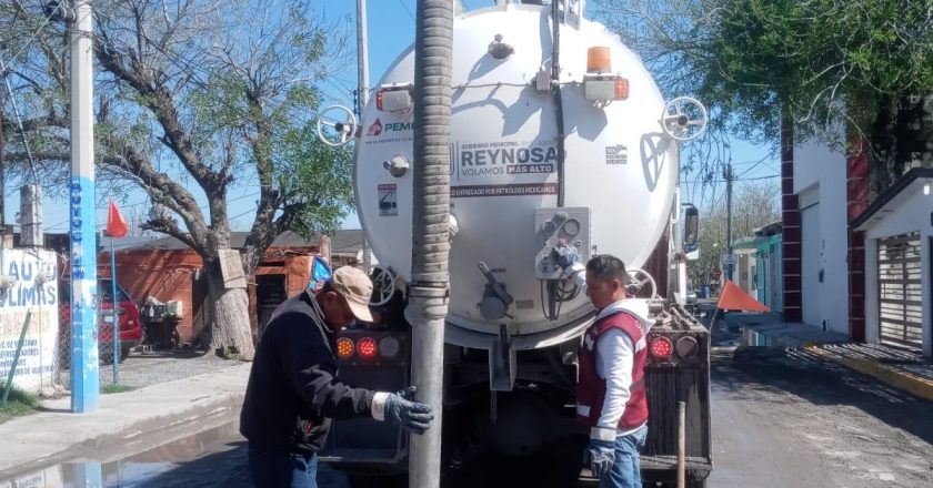 Ejecuta COMAPA acciones de mantenimiento a la red sanitaria en fraccionamiento Reynosa