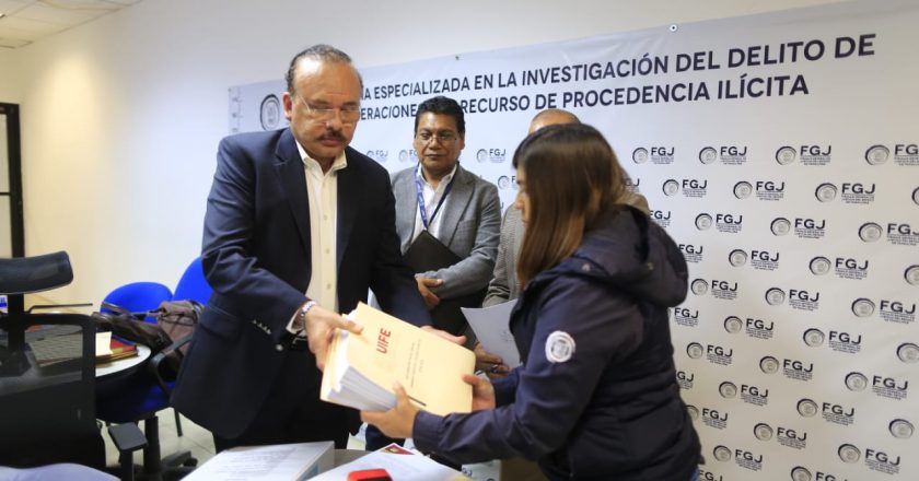 Amplía UIFE denuncia contra Mario López por corrupción