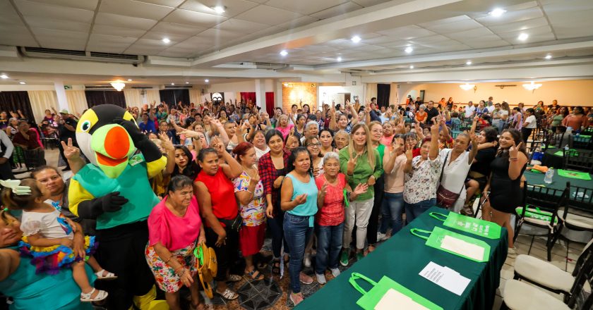 Acompañan más de 400 mujeres del sur a Maki Ortiz hacia el Senado