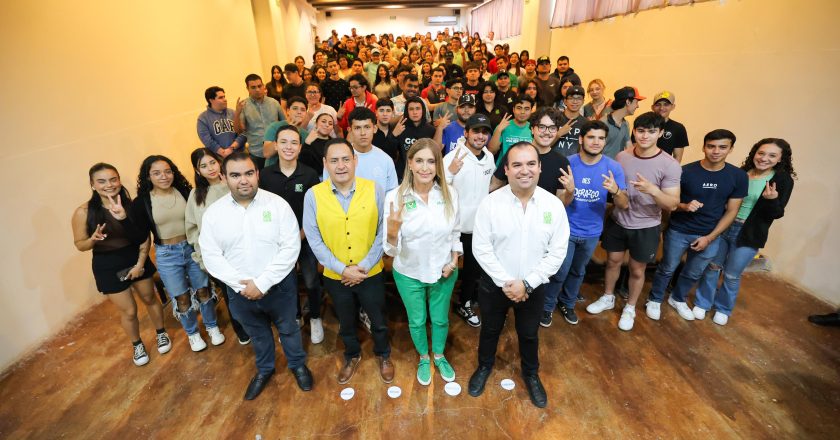 Participaron universitarios en foro “Tu Voz Cuenta” con Maki Ortiz